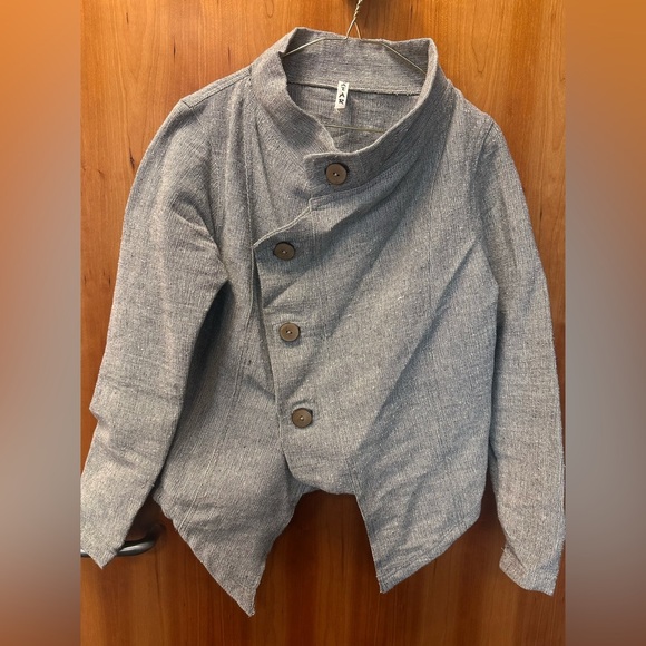 Avatar Clothing Gray Cotton Asymmetrical Blazer with wooden buttons size Medium - Picture 2 of 6